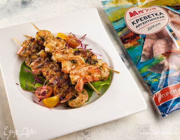 При подаче сбрызните креветки соком лимона.