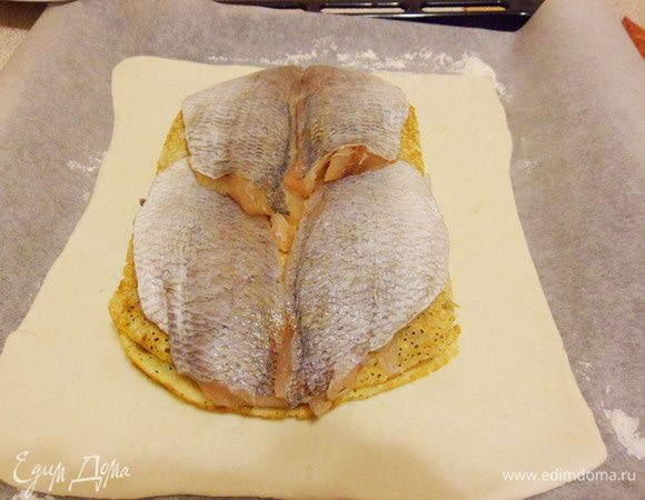 Затем следует подсоленное филе пагра.
