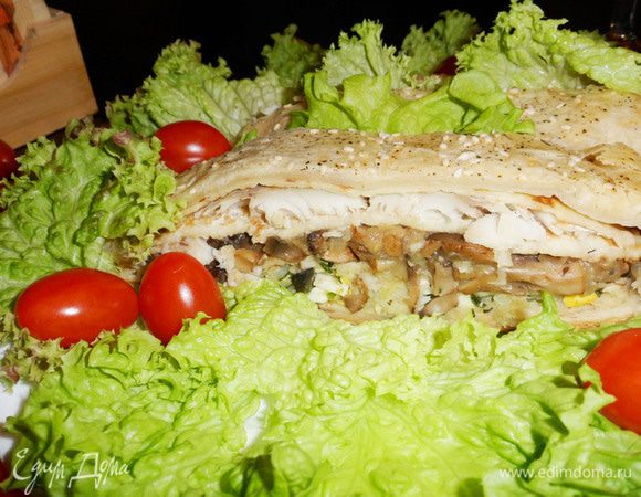 Кулебяка — универсальное блюдо. Она может подаваться и как закуска, и как основное блюдо, и как дополнение к нему (например, вместо хлеба к супу или похлебке). Приятного аппетита! Угощайтесь!