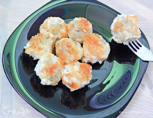 Вкусные фрикадельки из минтая готовы. Подавать с картофельным пюре или рисом. Приятного аппетита!