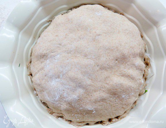 Накрываем второй половиной теста наш пирог.