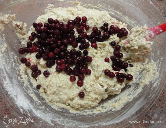 Добавить бруснику (у меня мороженая). 