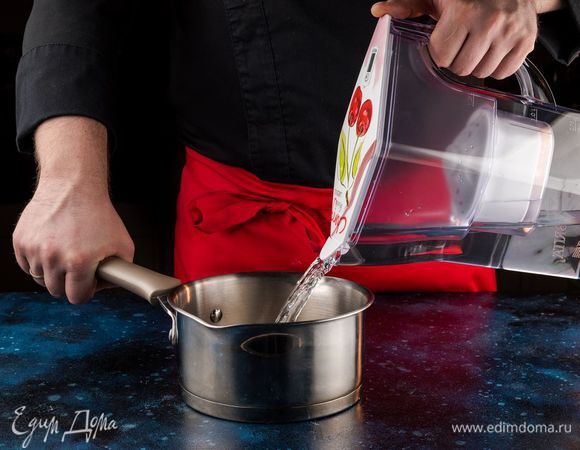 Залейте водой из фильтра-кувшина BRITA Navelia. Варите рис до готовности, пока не испарится вода.