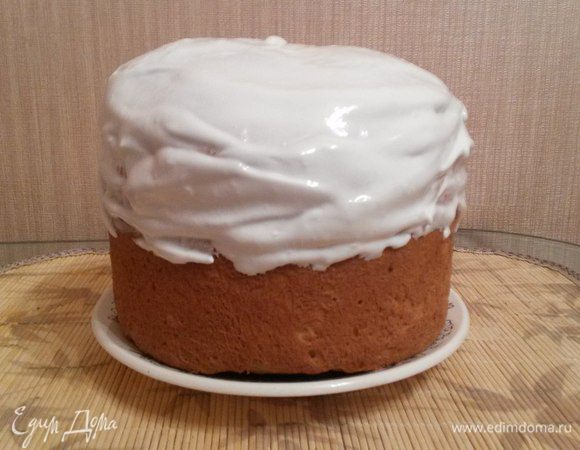 Глазурь: взбить белки с сахарной пудрой и лимонным соком в крепкую пену. Теплые куличи покрыть глазурью и можете украсить на свое усмотрение.