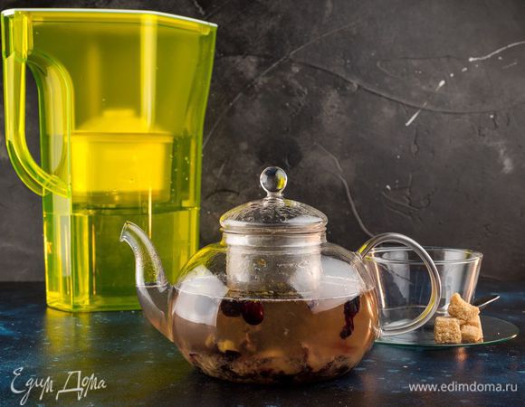 Дайте настояться 5 минут. Разлейте по чашкам.