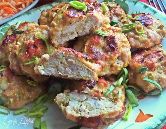 Котлеты и в разрезе, и по вкусу напоминают ветчинно-рубленую колбасу.