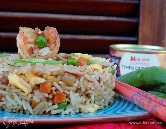 Подаем жареный рис горячим. Приятного аппетита!
За рецепт благодарю Светлану (мисс).