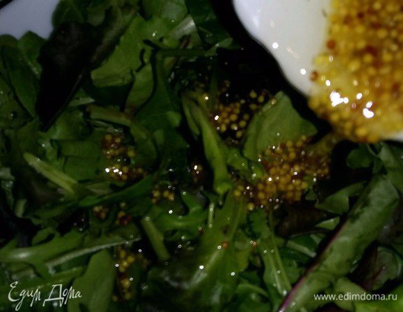 Полить этой смесью наш салат.