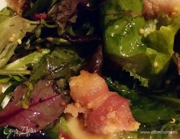 Заправки получается много, можно окунать бекон в нее. 