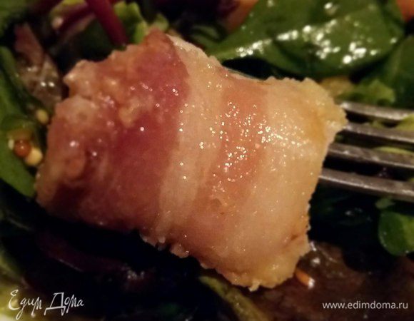 Сочетание вкуса сыра, бекона, салатного микса и заправки — просто восторг! 