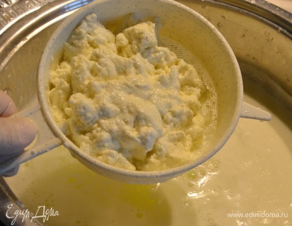 Приготовим шарик побольше.