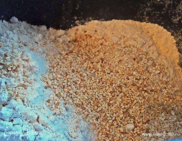 Кунжут, заранее обжаренный.