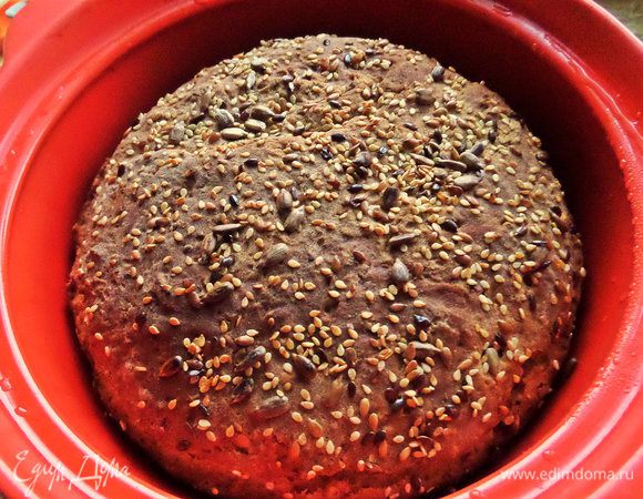 Разогреть духовку до 200°С и поставить тесто, потом уменьшить до 180°С.