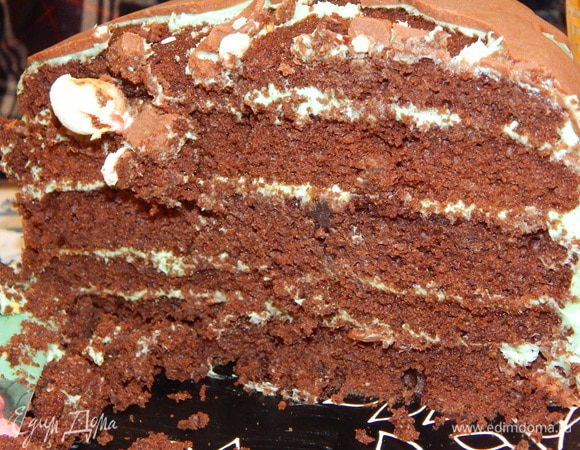 А вот и разрезик торта с праздничного стола.