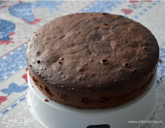 Выливаем тесто в чашу мультиварки и устанавливаем время 60 мин. Время выпечки зависит от объема чаши, возможно, больше понадобится или меньше. Далее вынимаем из чаши, даем остыть и можно наслаждаться брауни.
