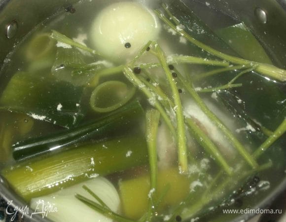 Готовый бульон снимаем с огня.