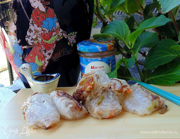 Подавать теплыми, макая в соевый соус.
Приятного аппетита!