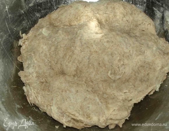 Замесить тесто. Тесто должно получиться не тугое.