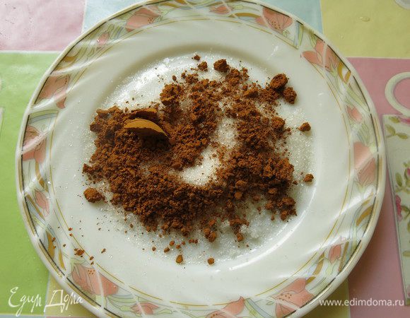 Соединяем сахар и корицу.