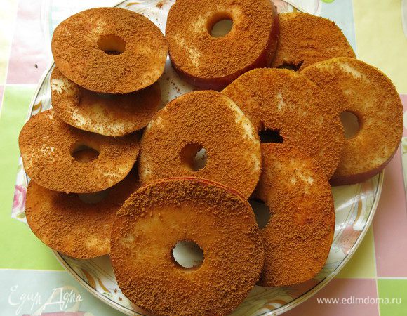 Немного стряхнем присыпку.