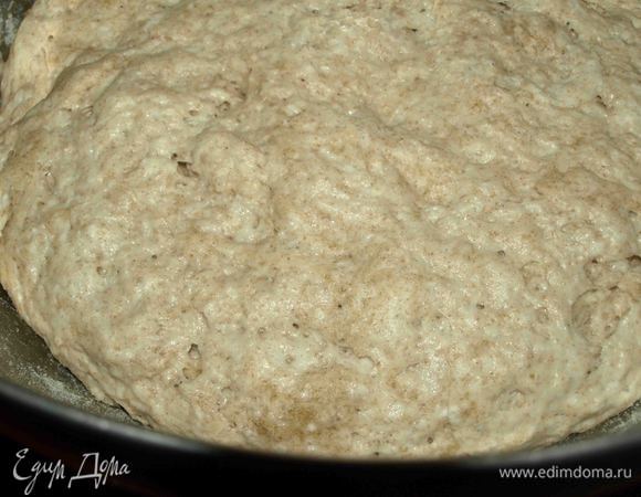 Чашку закрыть пищевой пленкой и оставить на 40 минут, чтоб тесто подошло.