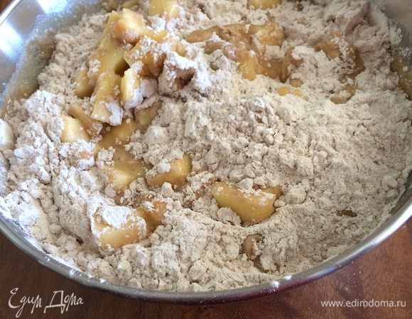 Добавить сухие ингредиенты к влажным.