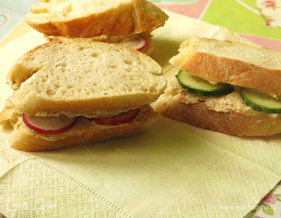 Запаковываем сэндвичи и отправляемся на прогулку. Приятного аппетита!