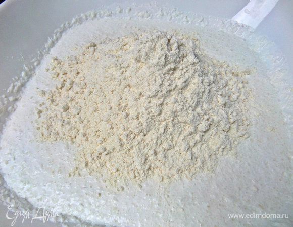 Просеять муку.