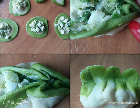 Выкладываем на центр кружочка начинку и начинаем формовать пельмени. Можно делать любым удобным способом, можно просто, присобрав гармошкой, можно складочками. Цвет у пельменей получается изумительный. Леплю, и каждый раз наслаждаюсь цветом.