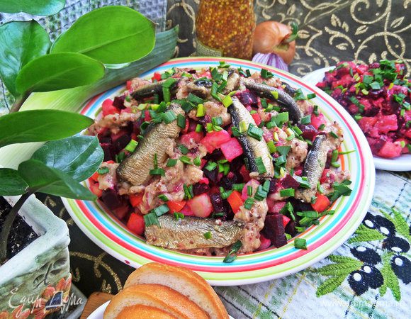 Можно подать порционно, на заднем плане на блюдечке я показала.