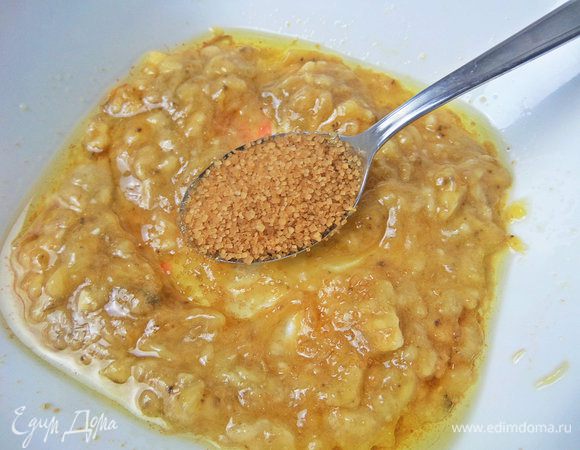 Добавить сахар и ваниль.