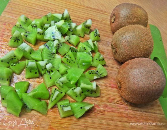 Для начинки нужны твердые киви.