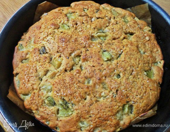 Поставить в разогретую до 200°С духовку, потом уменьшить до 180°С. Печь минут 20-25.