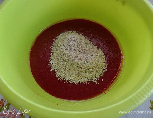 Добавляем овсяные отруби. Перемешиваем.