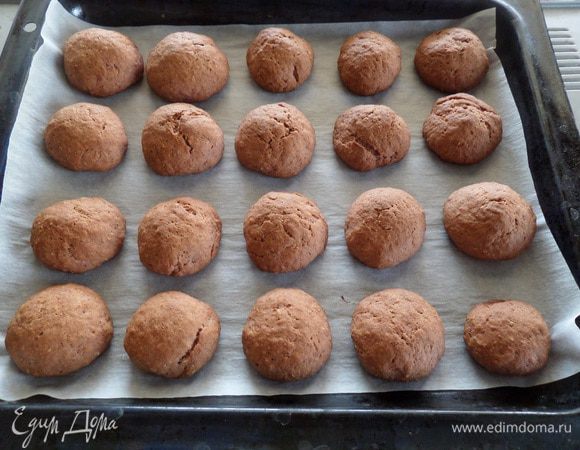 Выпекаем печенье в разогретой духовке 20-30 минут при 180°С.