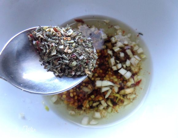 Добавить средиземноморские травы.