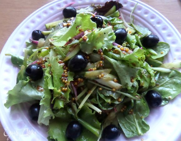 Сверху оливки без косточек.