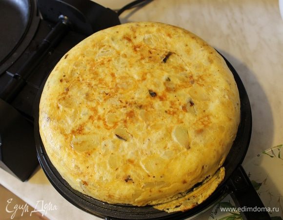 Продолжайте готовить тортилью в течении 5 минут до готовности.