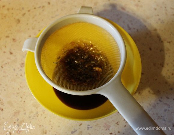 Маринад процедить через сито.