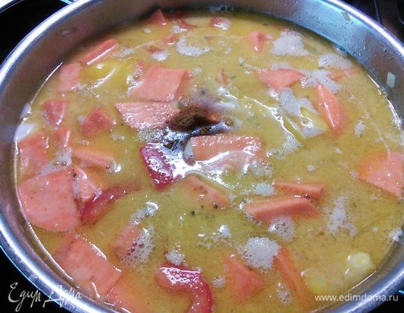 Размешать, всыпать щепотку кайенского перца, варить 15 минут.