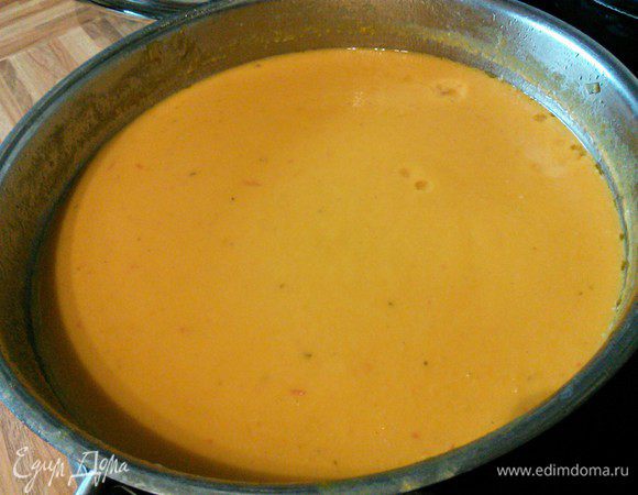 Суп пюрировать погружным блендером или любым доступным вам способом.