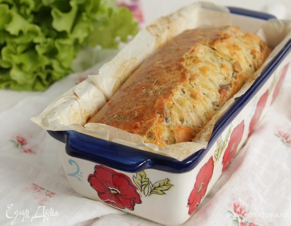 Выпекать в предварительно нагретой до 180°С духовке в течение 45-50 минут Слегка остудить кекс и вынуть из формы (если форма проложена бумагой, то кекс с легкостью вынимается даже горячим).