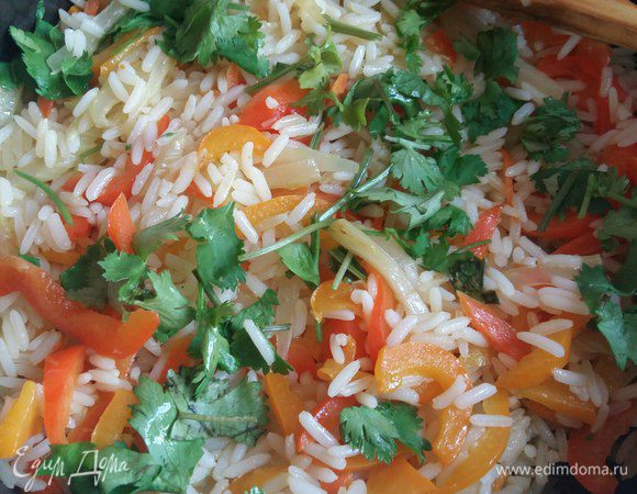 Добавим нарезанную кинзу, все перемешаем.