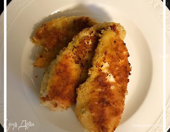 С каждой стороны жарьте по 5-7 минут на среднем огне.