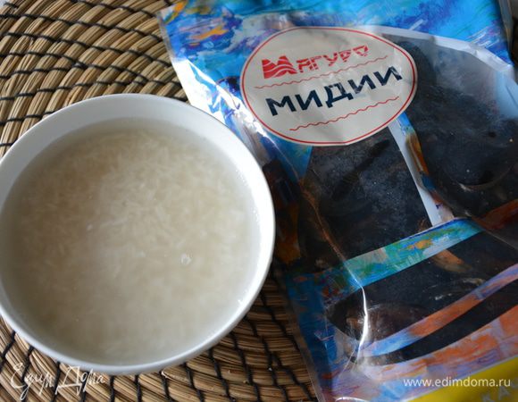Рис промыть и замочить в кипятке.