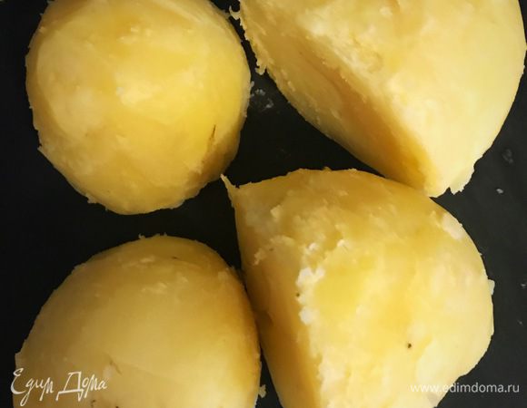 Сварить картофель.