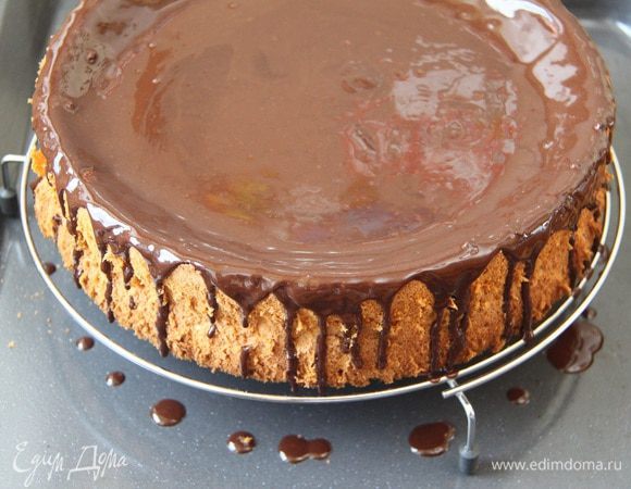 Глазурь готова, можно наносить на бисквит.