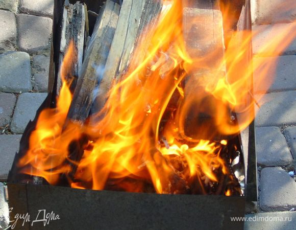 Пока мясо маринуется, занимаемся подготовкой.