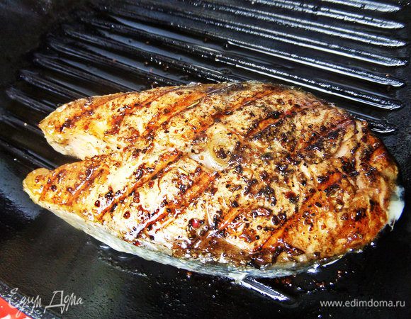 Потом перевернуть и жарить снизу. Всего 10 минут с обеих сторон.