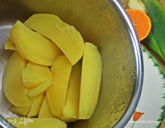 Отварить до готовности, слить воду.